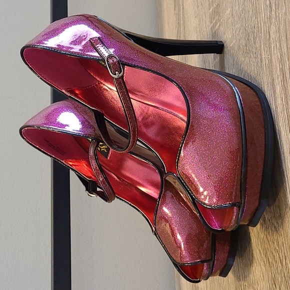 🌈NWOB Pin Up Couture Pleasure Pump in Fushia Patent Glitter/Black - Picture 2 of 12